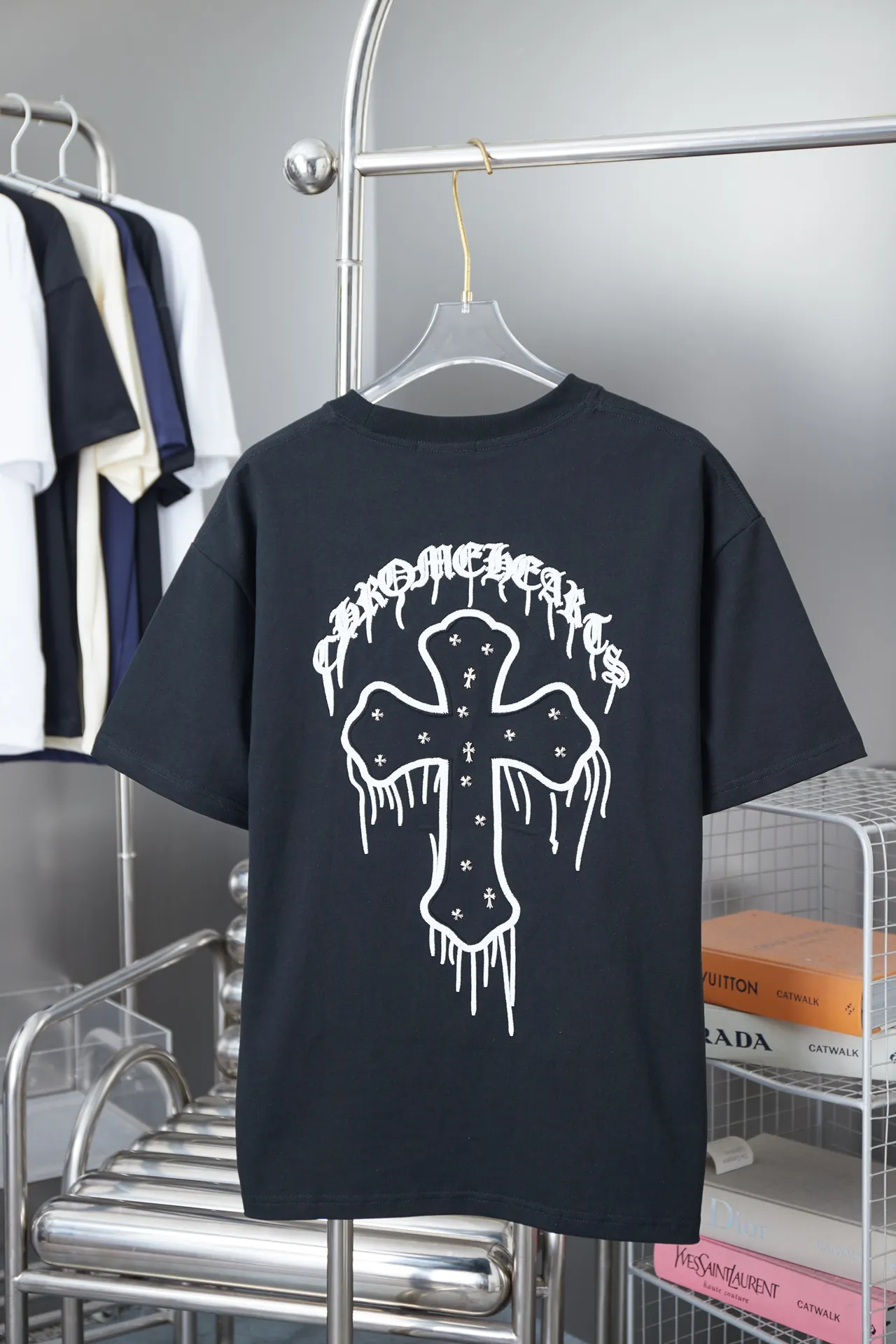 🅿️200 Ch*ome Hearte 25SS early spring new style, patch embroidery hardware, Croix heart cross short sleeves, light luxury, essential item for daily commuting for men and women, correct version, welcome to compare, detailed features · 320g 100% pure cotton double yarn jersey fabric · Custom dyed in the same cylinder, special thickened 32 count double strand 1X1 thread · Imported Tajima machine embroidery and stitch embroidery letters➕original cloth patch embroidered cross➕high temperature hot stamping hardware accessories. Chest embroidery patch with heart pattern➕hand-stitched hardware accessories · Double-needle stitching and cross-stitching technology · Original main mark washed tag brand moisture-proof paper packaging Color: black/white/burgundy Size: S/M/L/XL